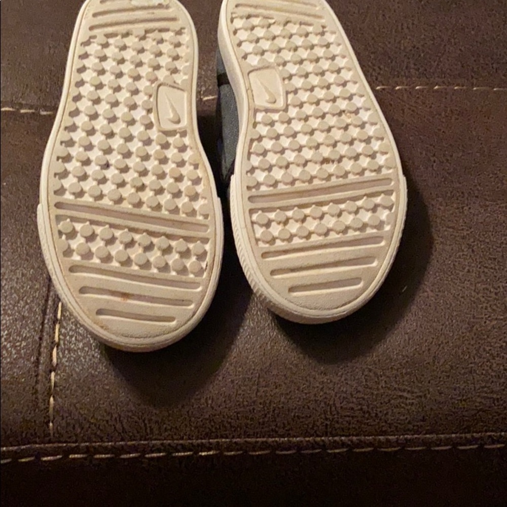 Shoes - Picture 5 of 5